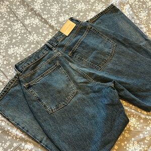 Everlane Women’s Curvy 90s Cheeky Straight Jeans